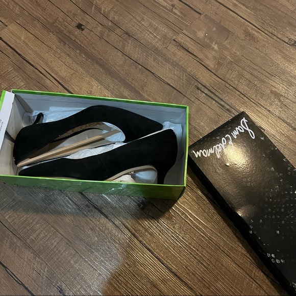 Sam Edelman Black Suede Pump 4cm heelheight - Picture 6 of 9
